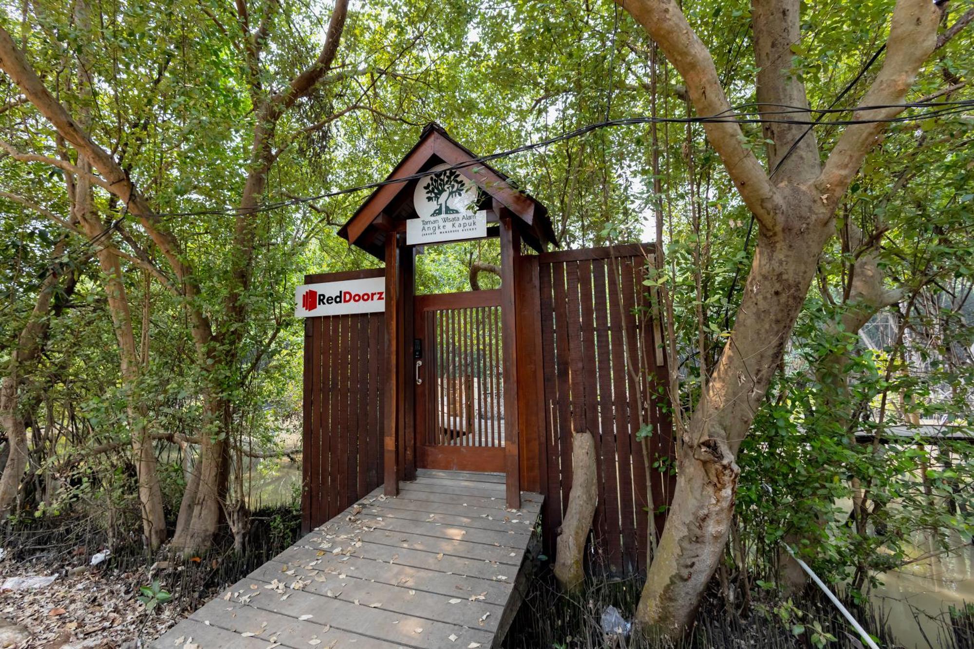 RedDoorz Resort @ Taman Wisata Mangrove Dżakarta Zewnętrze zdjęcie