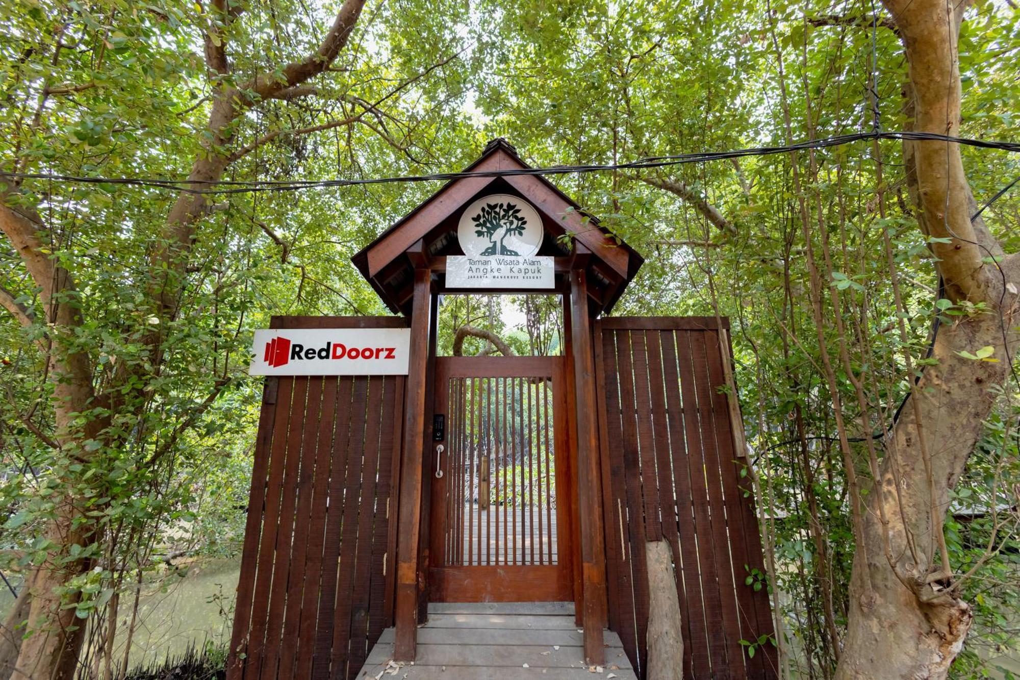 RedDoorz Resort @ Taman Wisata Mangrove Dżakarta Zewnętrze zdjęcie